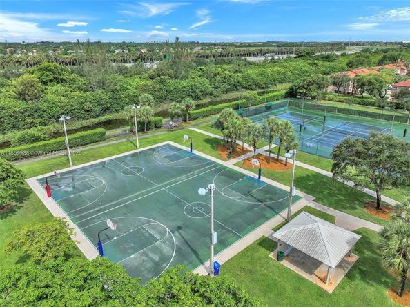 544 NW 159th Ln, Pembroke Pines FL 33028