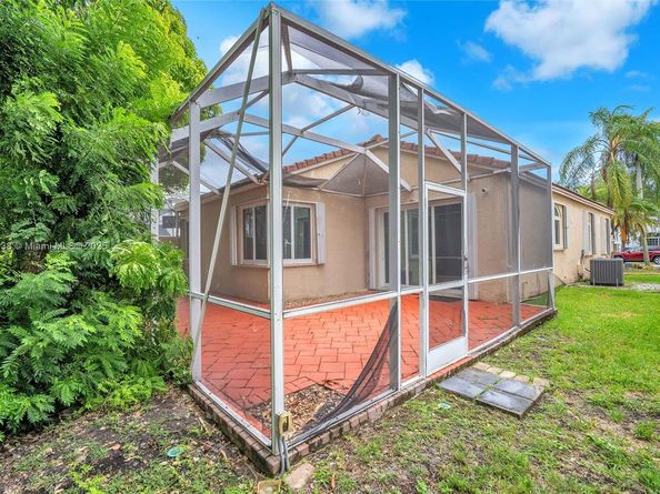 544 NW 159th Ln, Pembroke Pines FL 33028
