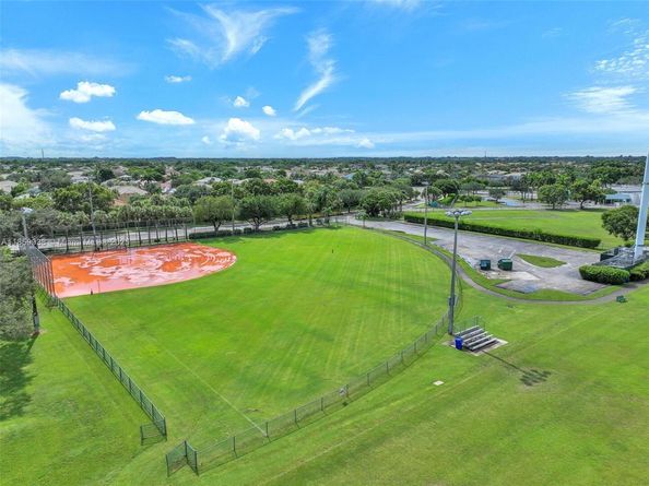 544 NW 159th Ln, Pembroke Pines FL 33028