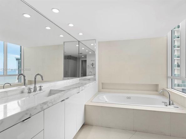 2127 Brickell Ave 1701, Miami FL 33129