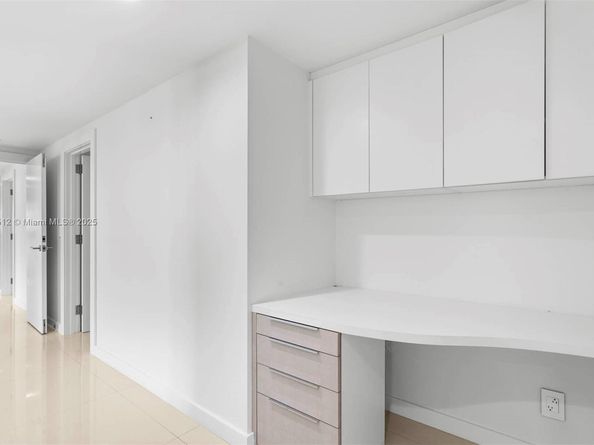 2127 Brickell Ave 1701, Miami FL 33129