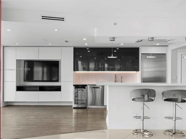 2127 Brickell Ave 1701, Miami FL 33129