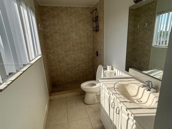 3417 NW 44th St 206, Oakland Park FL 33309