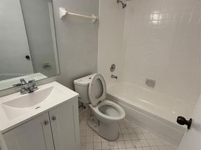 3417 NW 44th St 206, Oakland Park FL 33309