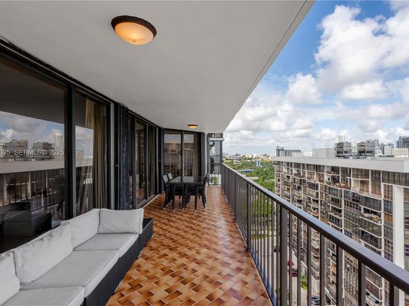 1925 Brickell Ave D2006, Miami FL 33129