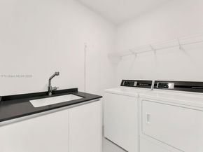 300 Biscayne Boulevard Way 4104C, Miami FL 33131