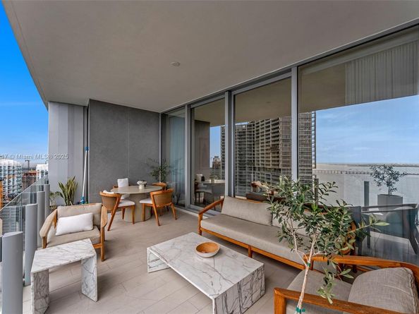 300 Biscayne Boulevard Way 4104C, Miami FL 33131