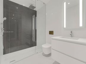 300 Biscayne Boulevard Way 4104C, Miami FL 33131