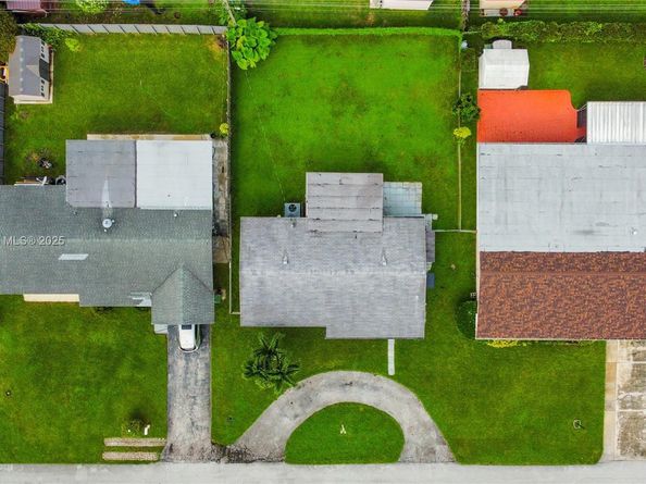1160 NW 79th Ter, Pembroke Pines FL 33024