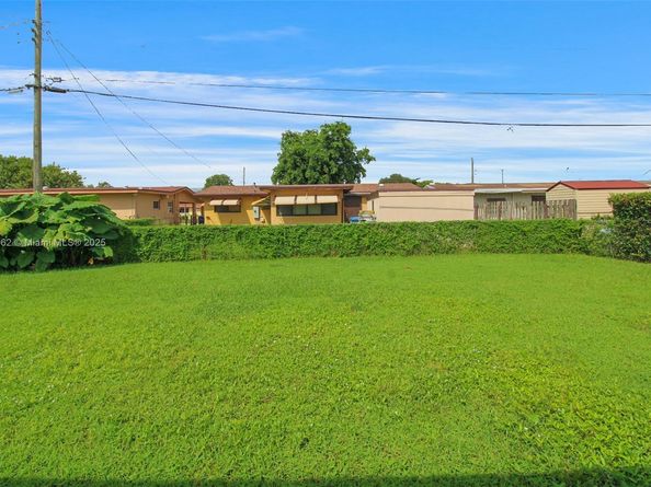 1160 NW 79th Ter, Pembroke Pines FL 33024