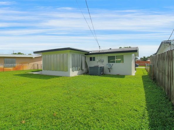 1160 NW 79th Ter, Pembroke Pines FL 33024