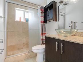 1160 NW 79th Ter, Pembroke Pines FL 33024