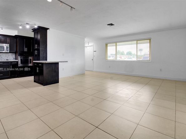 1160 NW 79th Ter, Pembroke Pines FL 33024