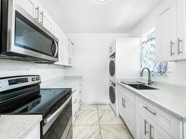 1890 NW 93rd Ter, Miami FL 33147