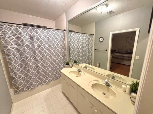 8922 SW 108th Pl, Miami FL 33176