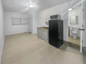 9400 NW 13th St, Pembroke Pines FL 33024