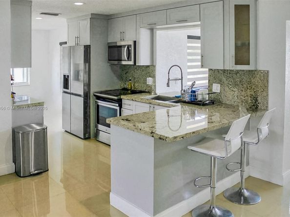 9400 NW 13th St, Pembroke Pines FL 33024