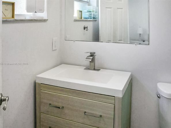 9400 NW 13th St, Pembroke Pines FL 33024