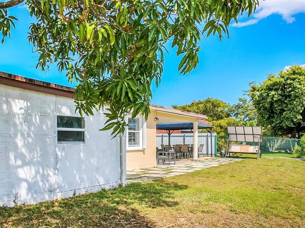 9400 NW 13th St, Pembroke Pines FL 33024