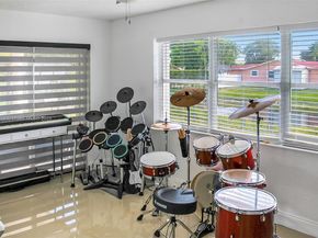 9400 NW 13th St, Pembroke Pines FL 33024