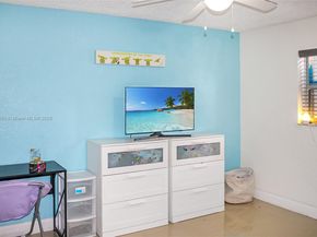 9400 NW 13th St, Pembroke Pines FL 33024