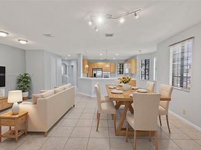 2649 Center Ct Dr 27, Weston FL 33332