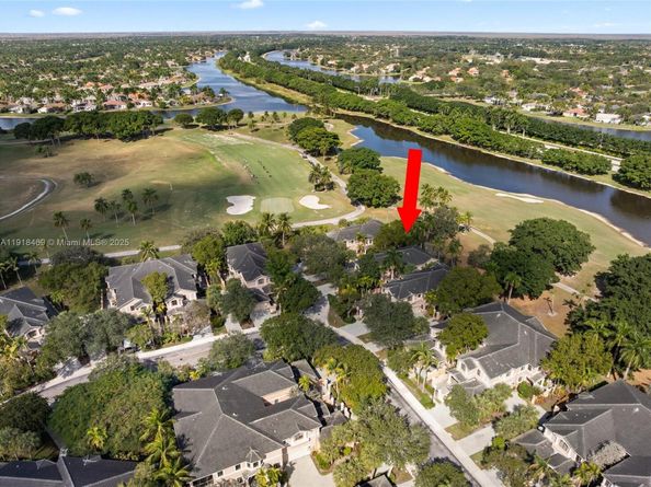 2649 Center Ct Dr 27, Weston FL 33332