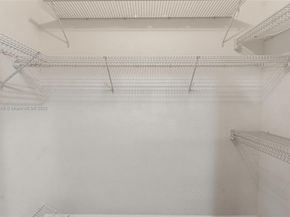 2649 Center Ct Dr 27, Weston FL 33332