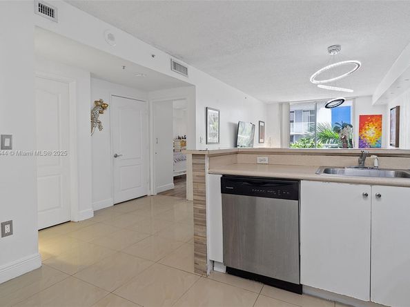 5091 NW 7th St 503, Miami FL 33126