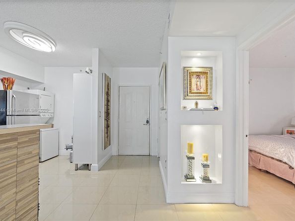 5091 NW 7th St 503, Miami FL 33126