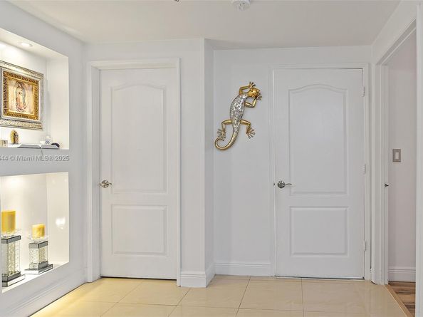 5091 NW 7th St 503, Miami FL 33126