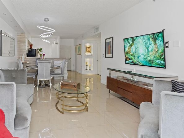 5091 NW 7th St 503, Miami FL 33126