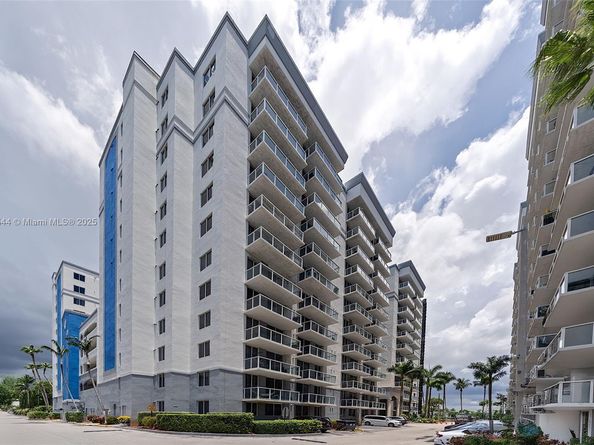 5091 NW 7th St 503, Miami FL 33126