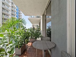 5091 NW 7th St 503, Miami FL 33126