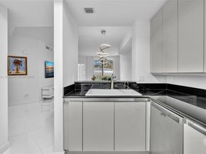21050 Point Pl 302, Aventura FL 33180