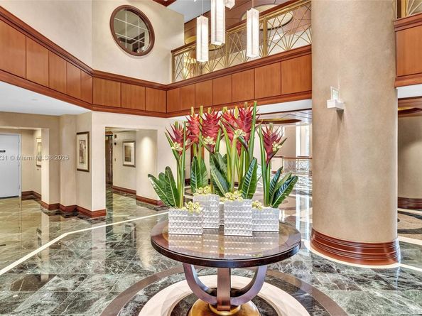 21050 Point Pl 302, Aventura FL 33180