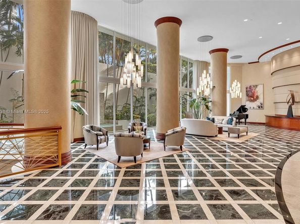 21050 Point Pl 302, Aventura FL 33180