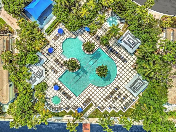 21050 Point Pl 302, Aventura FL 33180
