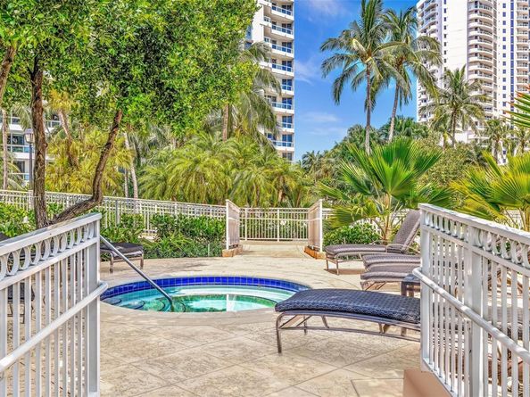 21050 Point Pl 302, Aventura FL 33180