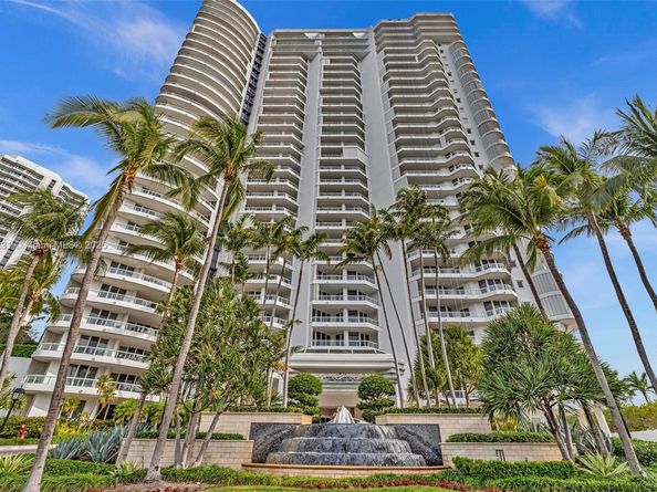 21050 Point Pl 302, Aventura FL 33180