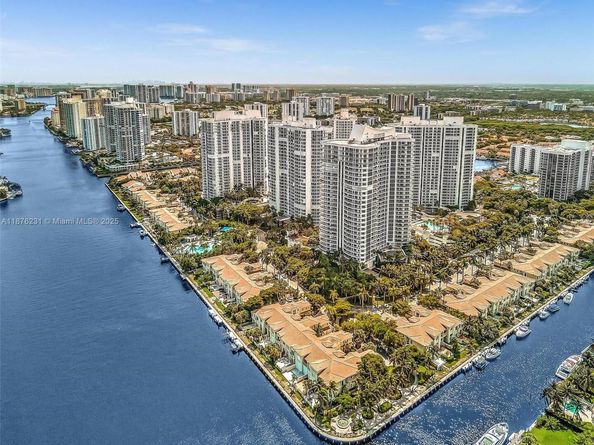 21050 Point Pl 302, Aventura FL 33180
