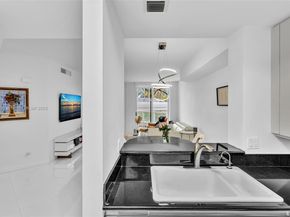 21050 Point Pl 302, Aventura FL 33180