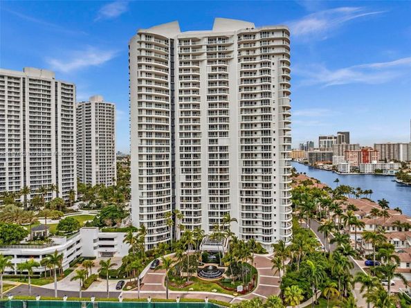 21050 Point Pl 302, Aventura FL 33180