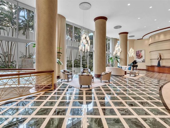 21050 Point Pl 302, Aventura FL 33180