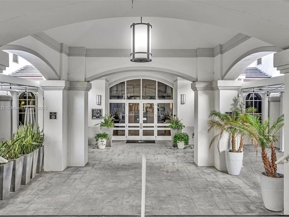 21050 Point Pl 302, Aventura FL 33180