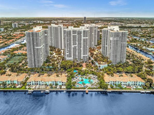 21050 Point Pl 302, Aventura FL 33180