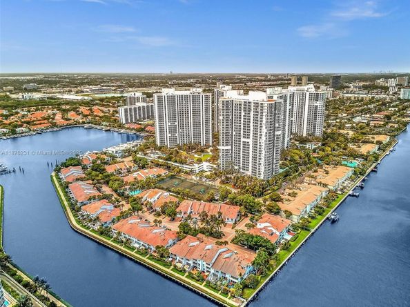 21050 Point Pl 302, Aventura FL 33180