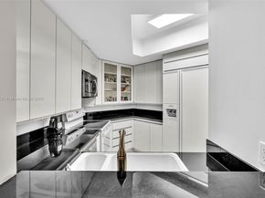 21050 Point Pl 302, Aventura FL 33180