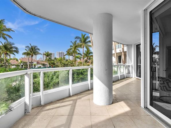 21050 Point Pl 302, Aventura FL 33180