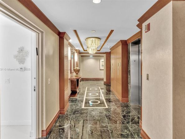 21050 Point Pl 302, Aventura FL 33180